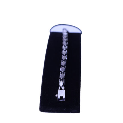 Silver flutter And flora Braedde for him